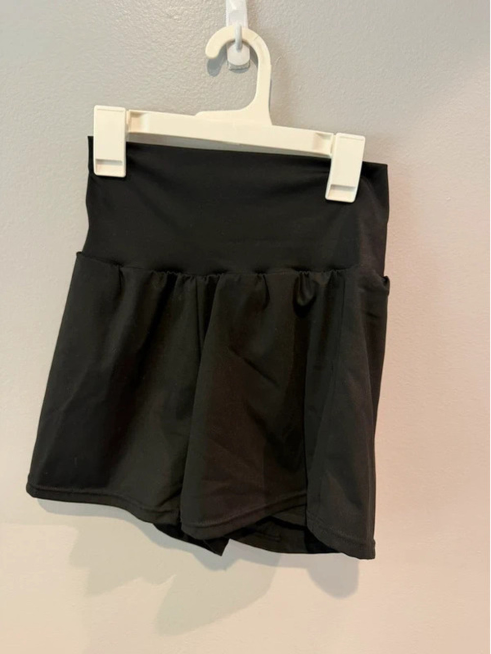 Black High Waisted Flowy Athletic Shorts Size Small